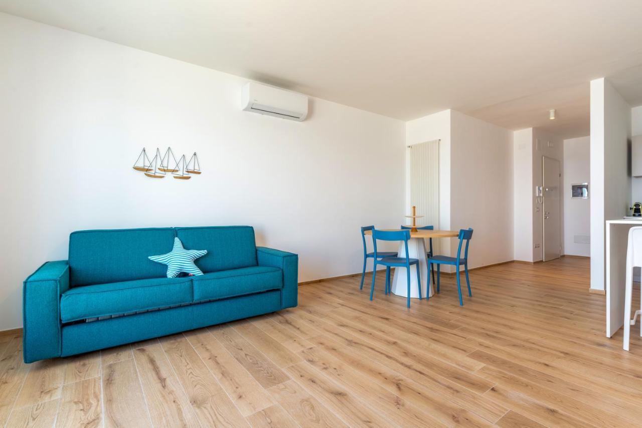 Waterfront Apartment With Seaview Balcony Bari Exterior photo