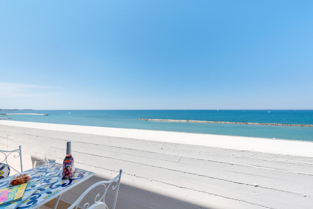 Waterfront Apartment With Seaview Balcony Bari Exterior photo